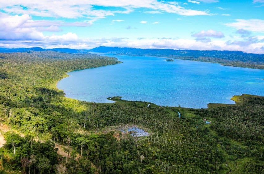 Lake Kutubu, Southern Highlands, Papua New Guinea